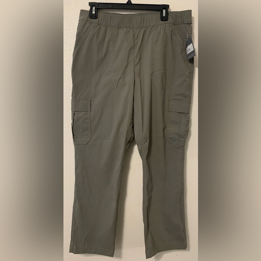 Eddie Bauer Women’s Guide Ripstop Cargo Ankle Pants NWT